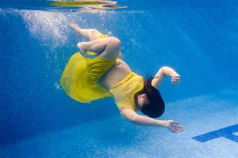 premium photo pregnant woman swim dive in swimming pool aqua fitness healthcare classes for