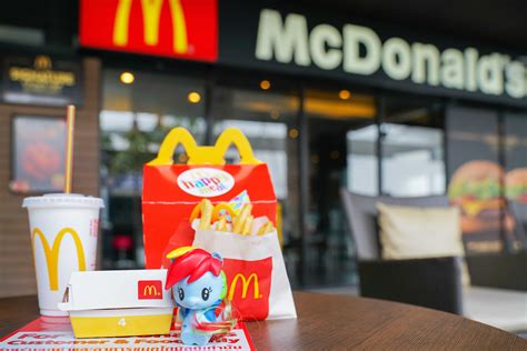 McDonald’s lance le Happy Meal végétarien! | gourmandiz.be gambar png