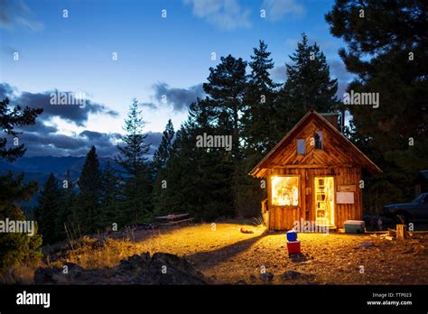 Log Cabin Night Forest Hi Res Stock Photography And Images Alamy