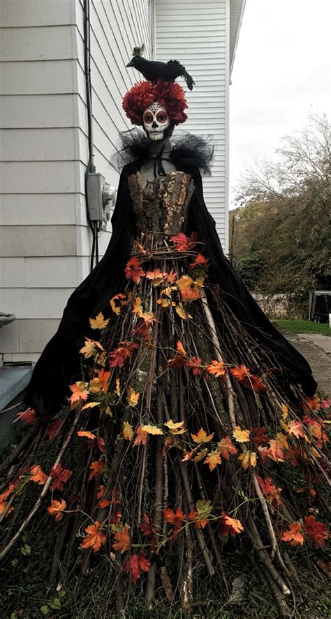 There are 7441 dead bedroom decor for sale on etsy, and they cost 30,04 $ on average. Halloween day of the dead garden lady. in 2020 | Halloween ...