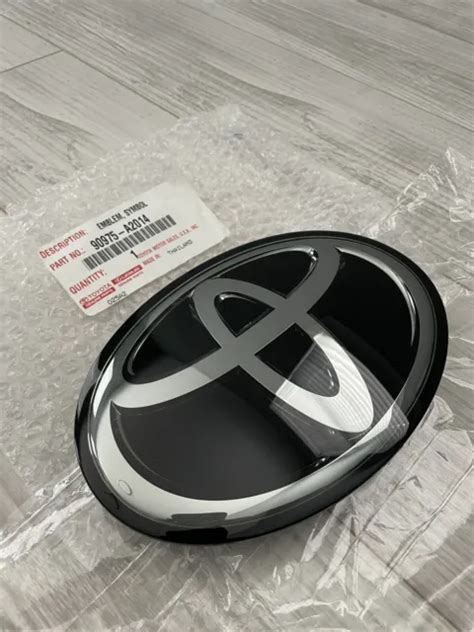 New Oem 2018 2022 Toyota Tacoma Front Grill Radar Emblem Pn 90975