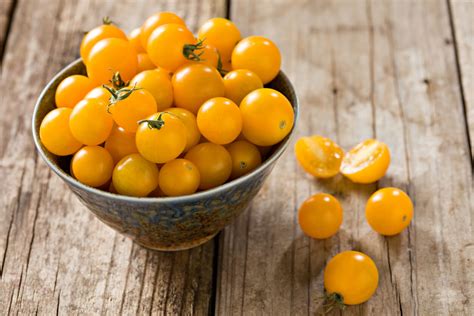 5 Tomato Varieties To Grow In A Garden Kellogg Garden Organics