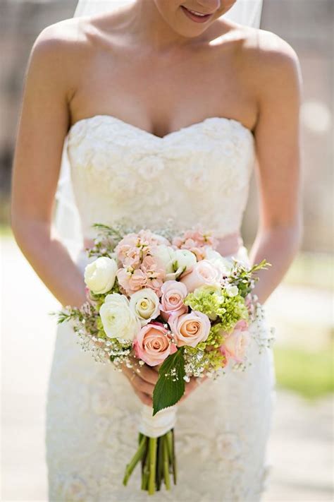 Lovely Soft Pink Wedding Bouquets Ideas Suitable For Beautiful Wedding