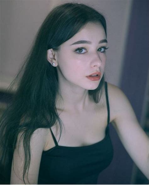 19岁的俄罗斯正妹 Dasha Taran甜死人不偿命的气质活脱脱就像童话故死人童话故事气质新浪新闻