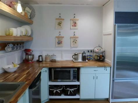 Metal cabinets in your kitchen provide a crisp and stunning alternative to the everyday scene of most painted metal kitchen cabinets and drawers were factory finished with an epoxy finish or a powder coating. Kitchen, 1950's, Metal cabinets, Refinished, Youngstown ...
