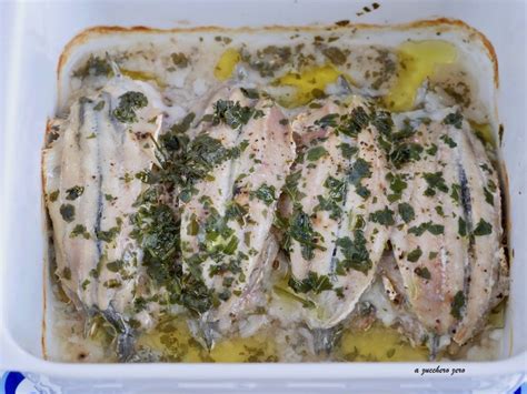 Pulite la acciughe aprendole a libro, togliendo la lisca centrale. Alici all'aceto cotte al forno buone come marinate - a ...