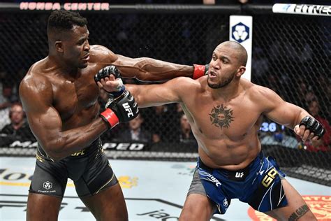 Francis Ngannou domine Ciryl Gane au sol et remporte le combat par décision unanime Les