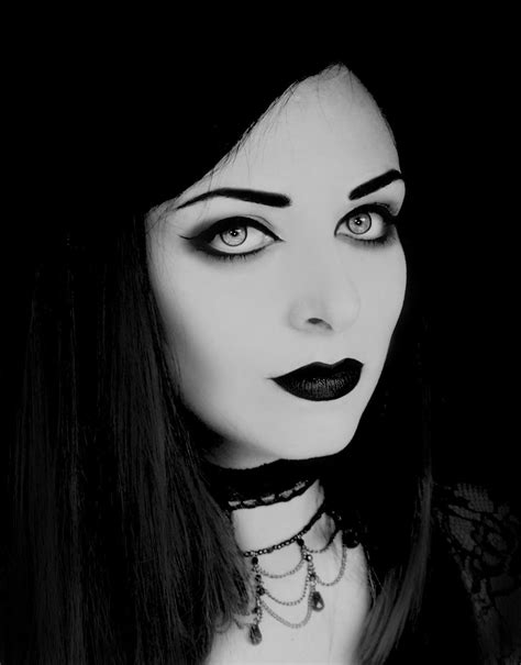 Pin By Rui37 On Dark Womens Portrait Gothic Fashion Goth Beauty Gothic Beauty