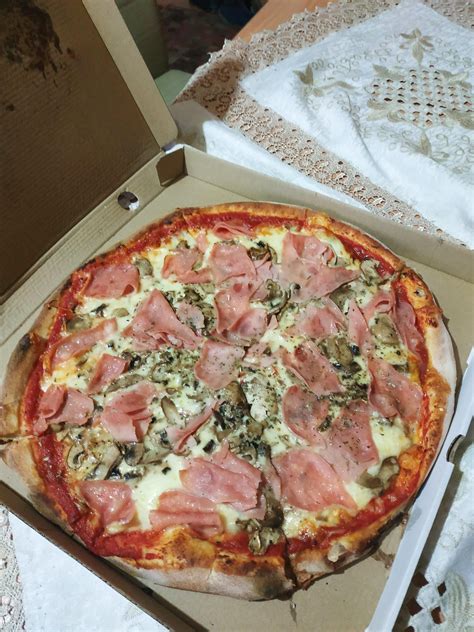 [I Ate] Prosciutto Funghi Pizza | Food, Aesthetic food, Asian recipes