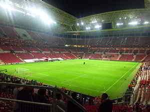 Komplette stadion choreographie von 52.600 galatasaray fans in der heimischen türk telekom arena beim vorletzten. Galatasaray