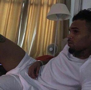 Chris Brown solta primeiro nudes no OnlyFans Foto do pênis Homens