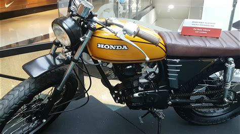 A cb125r é rápida no arranque, com uma caixa de 6 velocidades que ajuda a aproveitar o forte binário em baixas e médias rotações do motor monocilíndrico, alcançando os 80 km/h em 11,4 segundos. Honda CB125 Cafe Racer/Specs/Ficha Técnica - YouTube