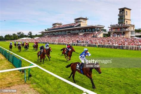 Chantilly Races Photos And Premium High Res Pictures Getty Images