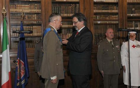 Il Generale Graziano Riceve La Medaglia Doro Della Croce Rossa