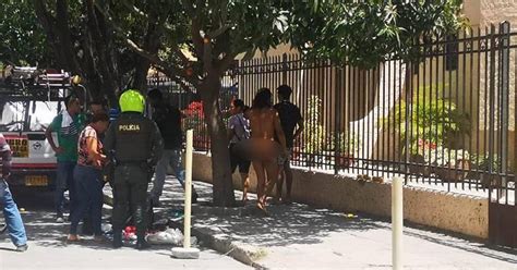 NOTICIAS Alboroto causó mujer que paseó desnuda en plena vía pública