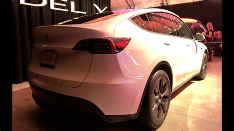 Here we will take a look at the brand new 2021 tesla model y and how it. 2021 Tesla Model Y Debuts: Here's What You Should Know ...