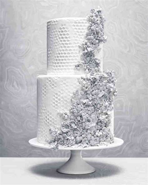 8 Platinum Wedding Cakes That Are Metallic Masterpieces Modern Wedding Cake Silver Wedding