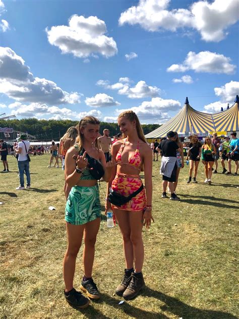 Pin By Bro Spielberger On Festival Kleidung Leeds Festival Outfits