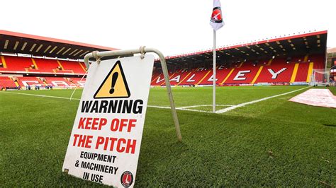 Charlton Investigate Video Of Couple On Pitch