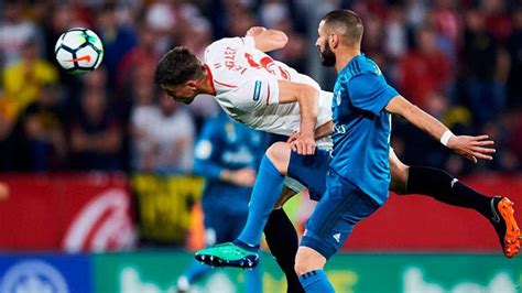 Mal partido de los de lopetegui. Robert Fernández espía a Lenglet en el Sevilla-Real Madrid ...