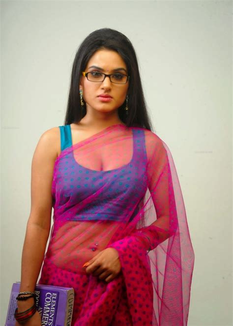 Kavya Singh Saree Off