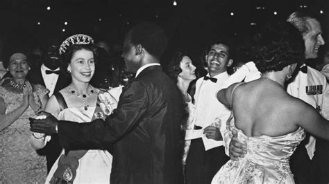 queen elizabeth ii dancing with the president of ghana kwame nkrumah in 1961 [685 x 385] r