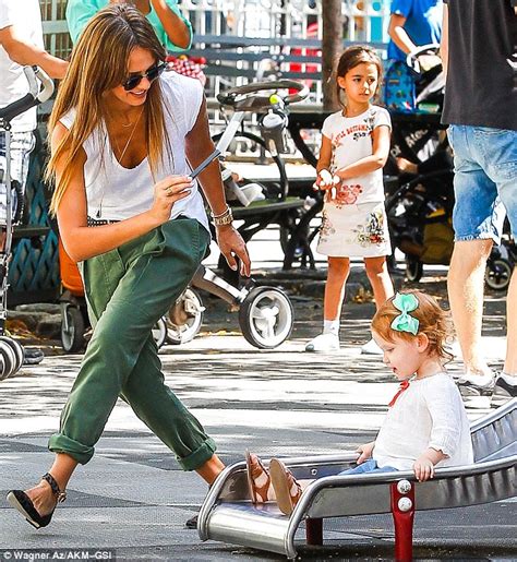 Jessica Alba Cant Stop Taking Pictures Of Her Sweet Daughter Haven Daily Mail Online