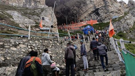 32nd Batch Of Over 1 100 Amarnath Pilgrims Leave Jammu For Cave Shrine Hindustan Times