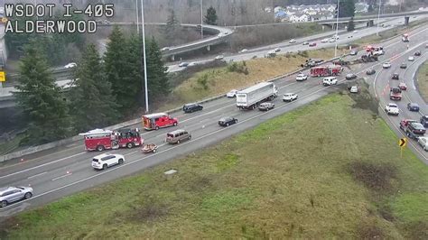 All Lanes Reopened After Semi Rollover Crash On I 5 North Near Lynnwood