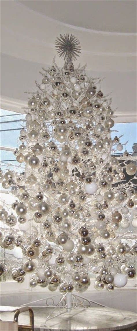 37 Awesome Silver And White Christmas Tree Decorating