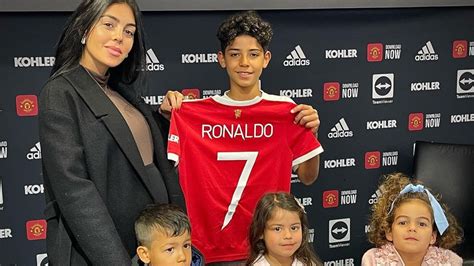 Manchester United Presentó A Cristiano Jr El Hijo Mayor De Cristiano