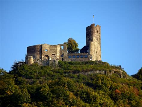 Hier finden sie häuser vieler immobilienportale und durch die einfache & schnelle häusersuche mit intuitiven. Burgruine Landshut, Bernkastel-Kues - Mosel-Touristinformation