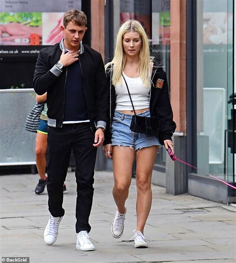 Lottie moss meldet sich bei onlyfans an. Lottie Moss and George Lineker look cosy as they go on ...