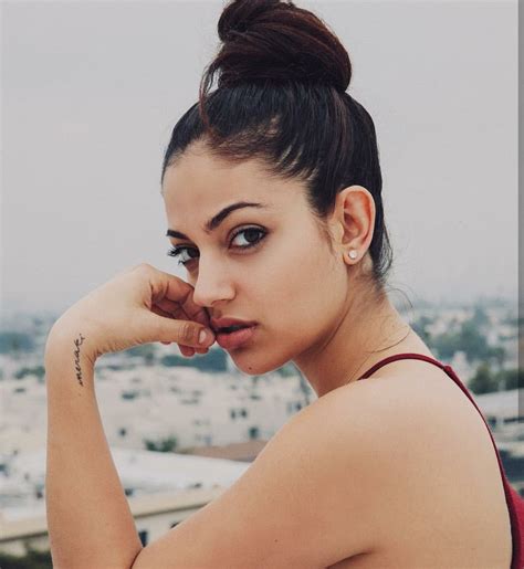 Inanna Sarkis Riddhisinghal6 Beautiful Gorgeous Gorgeous Women Famous Youtubers Music Rules