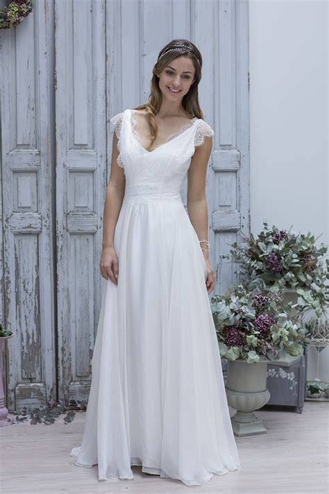 And cameo back from stella york is a sweet reminder. What Are Some Cool Informal Wedding Dress Ideas? | The ...