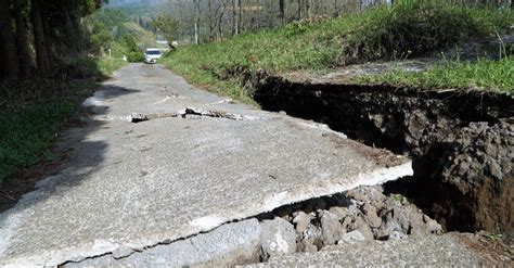 これによって大きな地面の 振動 が生じこれを 地震動 （じしんどう）という 。. 熊本地震で断層が大きくずれた理由・原因は？