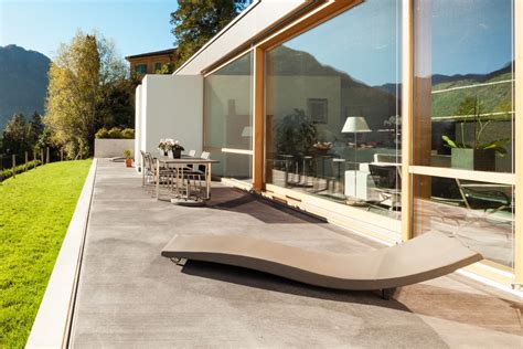Pour ce qui est du béton décoratif pour une terrasse extérieure, il doit quant à lui avoir une épaisseur qui se situe entre 8 et 12 cm. Béton lissé: Toutes les infos sur des sols en béton & prix