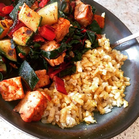 People following low calorie meal plans should make sure that they are getting enough nutrients. Vegan Cheesy Rice with Smokey Tempeh and Veggies | Veggies ...