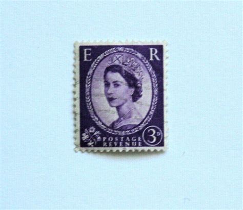 British Queen Elizabeth Ii Purple Postage Revenue Stamp 3d