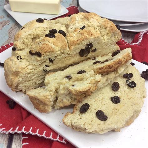 Not a fan of most oatmeal raisin cookies? Easy Irish Soda Bread with Raisins | RecipeLion.com