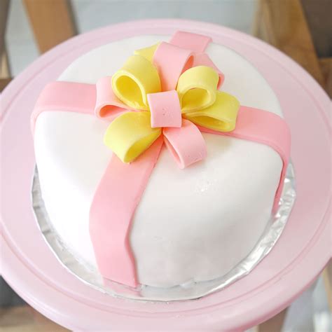 My Very First Fondant Cake Crustabakes