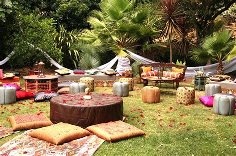 Anyone can create this table setting! Moroccan themed party | Moroccan themed party in a garden ...