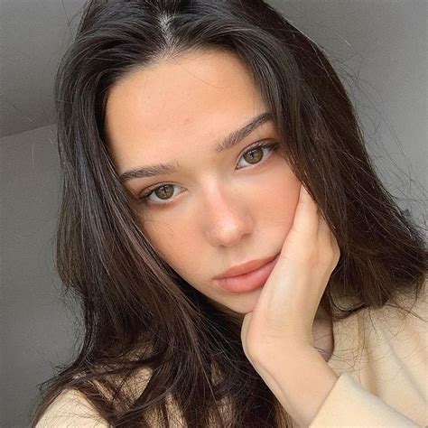 Martyna Balsamさんのinstagram写真・2019年3月23日 147 Pretty Brunette Beauty