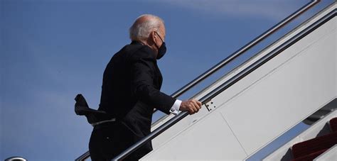 Wind Played Role In Bidens Stumbles White House Suggests