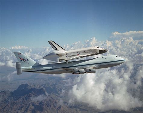 Space Shuttle Discovery On A Modified Boeing 747 The Space Flickr