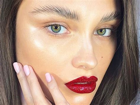 Celebrity Beauty Secrets And Makeup Tips Byrdie Uk Day Makeup Makeup