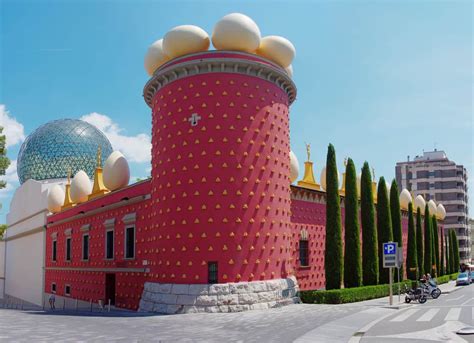 After the death of his wife gala dalí, he took up residence at púbol castle. Figueres, Dali & Girona Bus Tour (10% Discount!) 72,00 ...