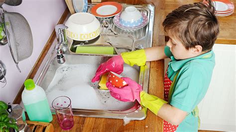 Kids Who Do Chores Are More Likely To Be Successful Heres Why