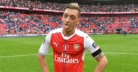 Mesut Ozil I Want To Stay At Arsenal Well Thrash Out My Future When