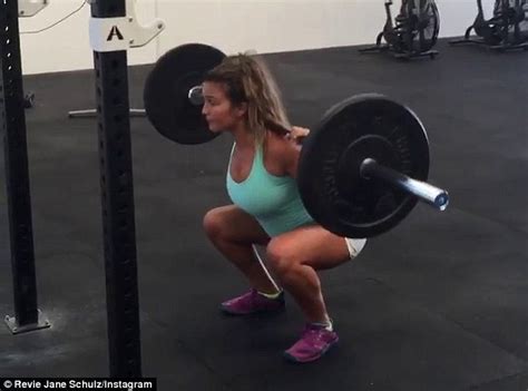 Crossfit Trainer Revie Schulz Squats With A 40kg Weight While Pregnant